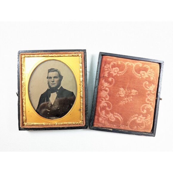 1850s Early Portrait Ambrotype of a man, 6th plate Victorian collodion positive - Picture 3 of 10